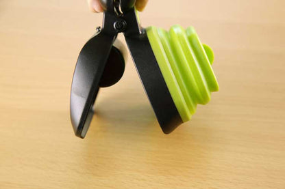 Travel Foldable Pooper Scooper With 1 Roll Compostable bags